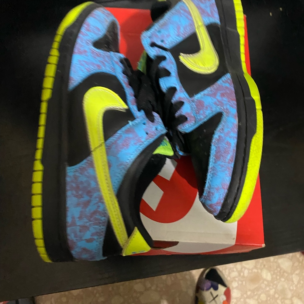 Dunks - Picture 1 of 3